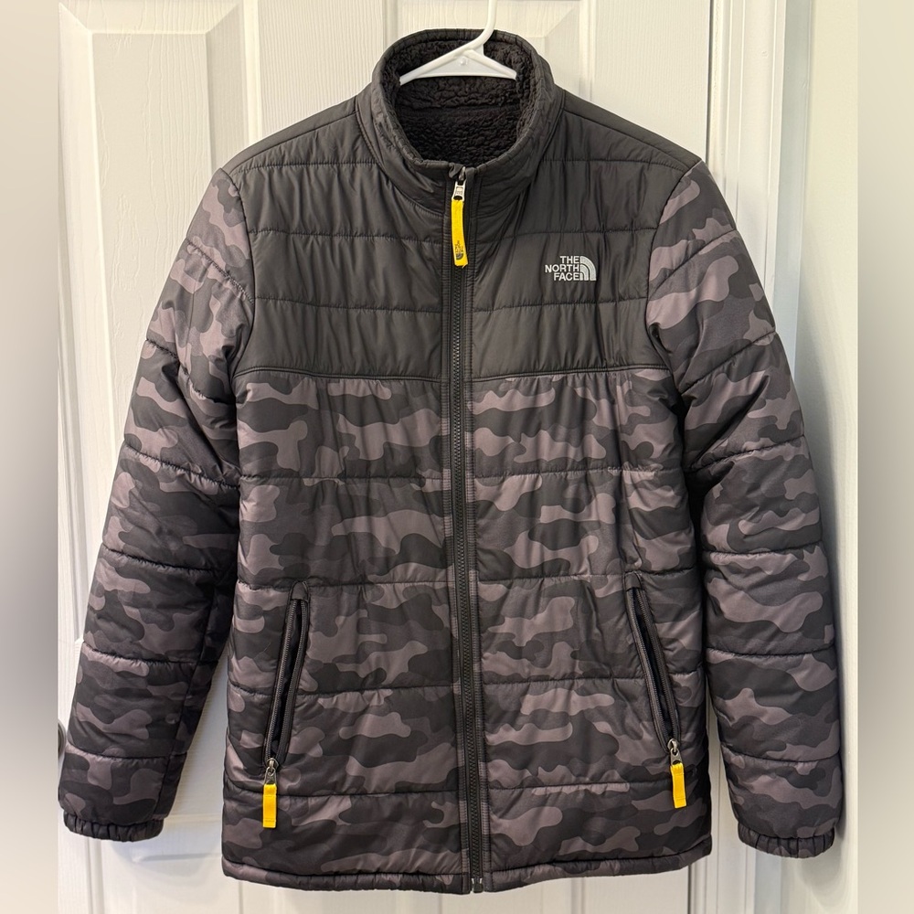 The North Face puffer / Sherpa camouflage reversible jacket gray black